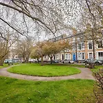 Host & Stay - Alma Square Apartments