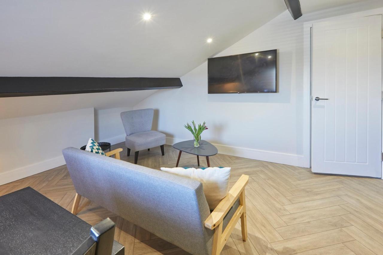 Host & - Alma Square Apartment *