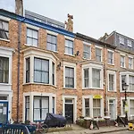 Host & Stay - Alma Square Apartments