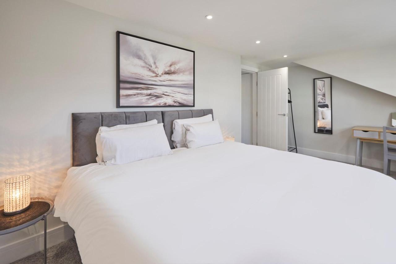 Apartment Host & - Alma Square